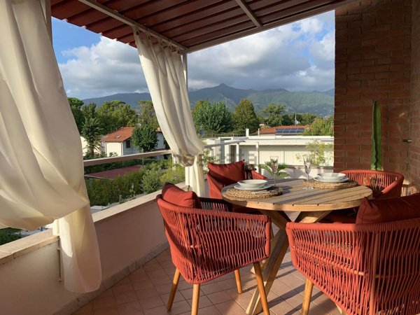 appartamento in vendita a Forte dei Marmi in zona Vittoria Apuana