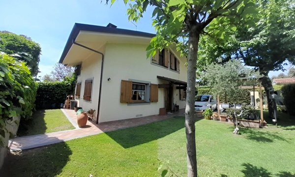 casa indipendente in vendita a Forte dei Marmi