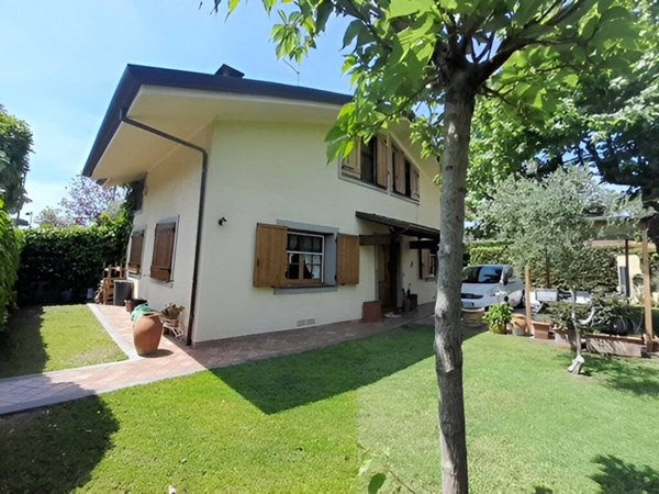 casa indipendente in vendita a Forte dei Marmi