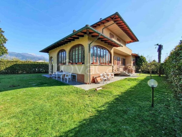 casa indipendente in vendita a Forte dei Marmi in zona Vittoria Apuana
