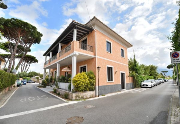 casa indipendente in vendita a Forte dei Marmi