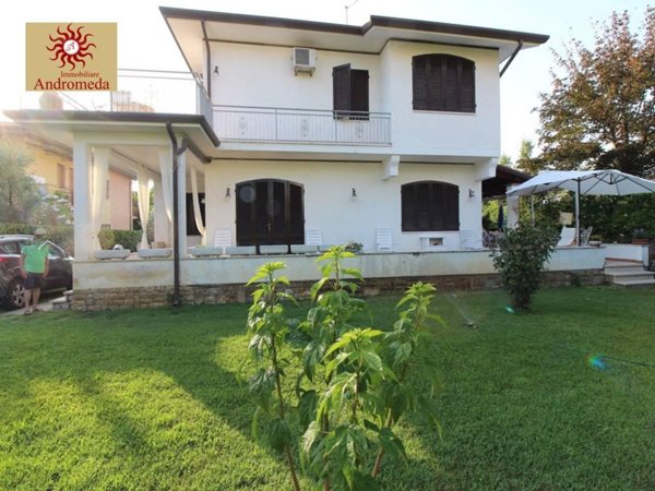 casa indipendente in vendita a Forte dei Marmi