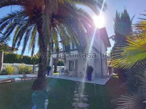 casa indipendente in vendita a Forte dei Marmi