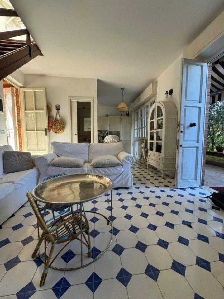 casa indipendente in vendita a Forte dei Marmi in zona Vittoria Apuana