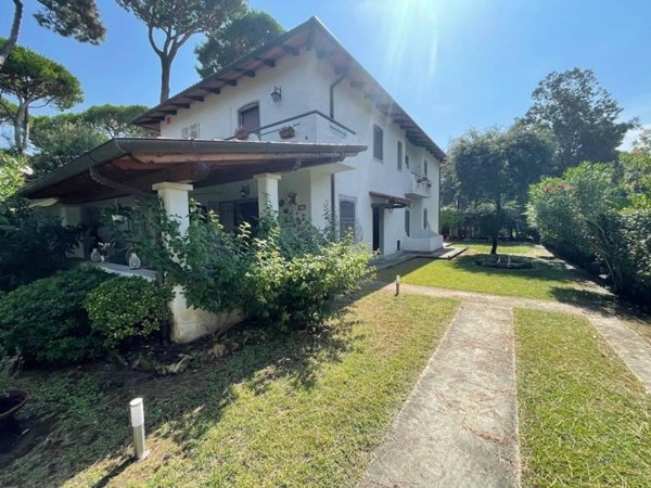 casa indipendente in vendita a Forte dei Marmi in zona Vittoria Apuana