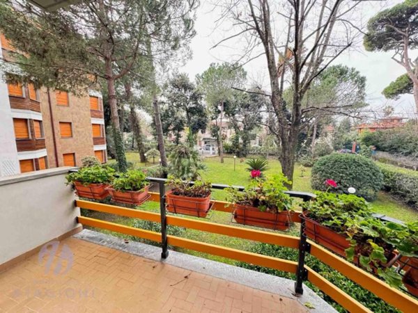 appartamento in vendita a Forte dei Marmi in zona Roma Imperiale