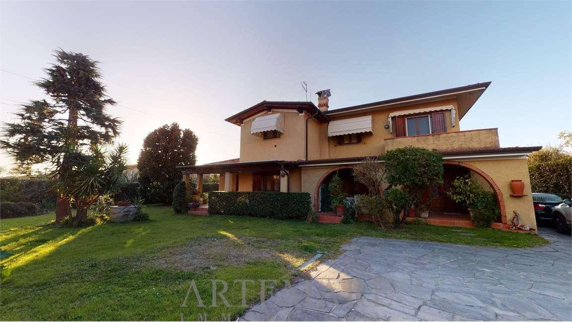 casa indipendente in vendita a Forte dei Marmi in zona Vaiana