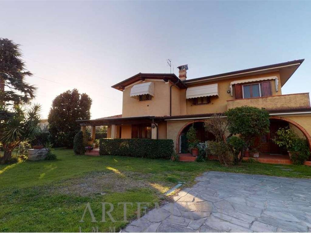 casa indipendente in vendita a Forte dei Marmi in zona Vaiana