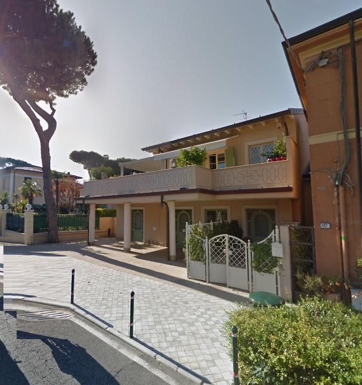 ufficio in vendita a Forte dei Marmi in zona Vittoria Apuana