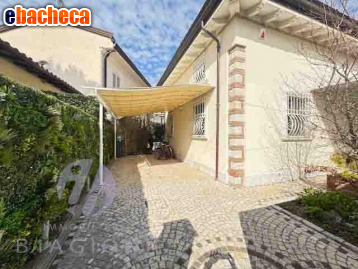 casa indipendente in vendita a Forte dei Marmi