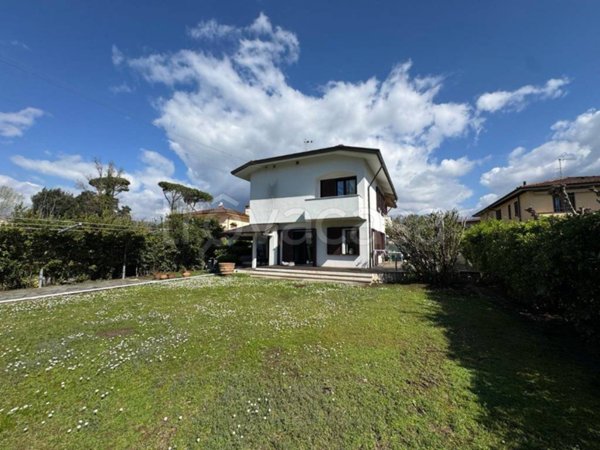 casa indipendente in vendita a Forte dei Marmi in zona Vittoria Apuana