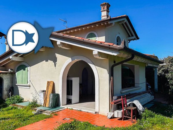 casa indipendente in vendita a Forte dei Marmi in zona Vaiana