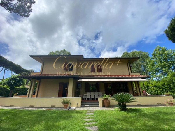 casa indipendente in vendita a Forte dei Marmi in zona Roma Imperiale