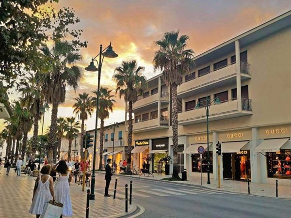 negozio in vendita a Forte dei Marmi