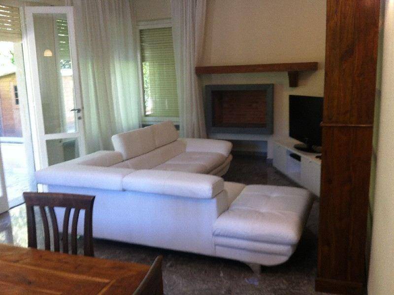 casa indipendente in vendita a Forte dei Marmi in zona Roma Imperiale
