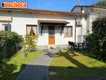 casa indipendente in vendita a Forte dei Marmi