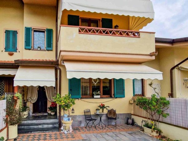 casa indipendente in vendita a Forte dei Marmi in zona Vittoria Apuana