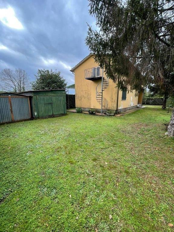 casa indipendente in vendita a Forte dei Marmi in zona Vittoria Apuana