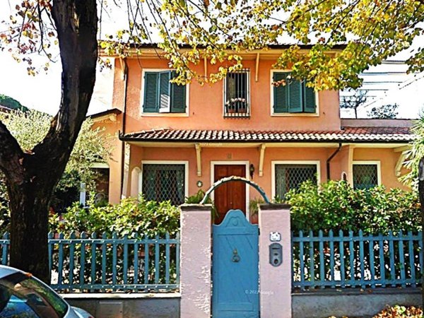 casa indipendente in vendita a Forte dei Marmi