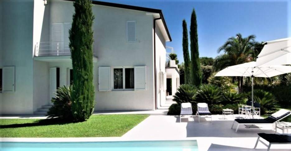 casa indipendente in vendita a Forte dei Marmi in zona Roma Imperiale