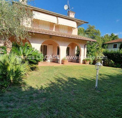 casa indipendente in vendita a Forte dei Marmi