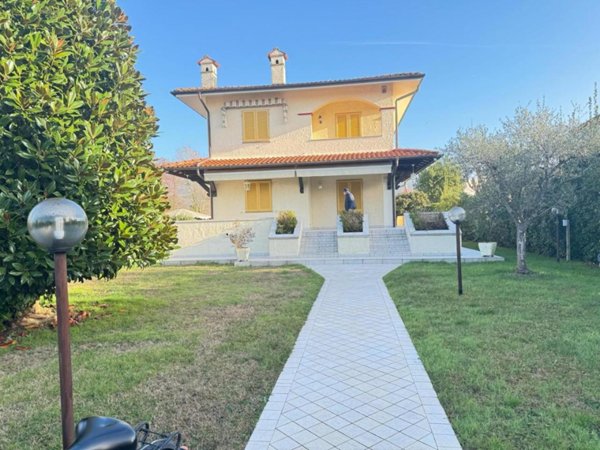 casa indipendente in vendita a Forte dei Marmi
