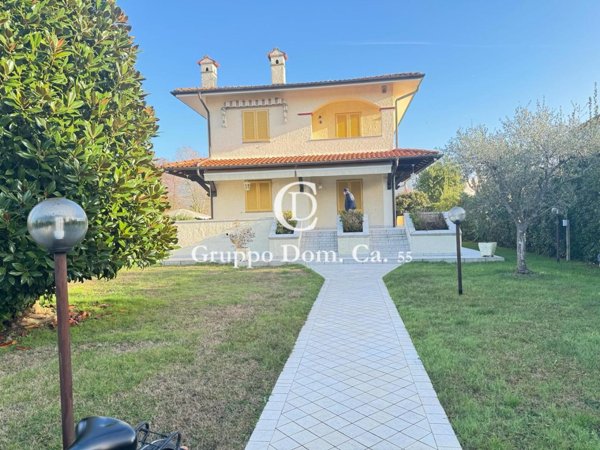 casa indipendente in vendita a Forte dei Marmi