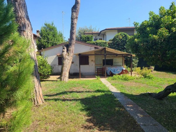 casa indipendente in vendita a Forte dei Marmi
