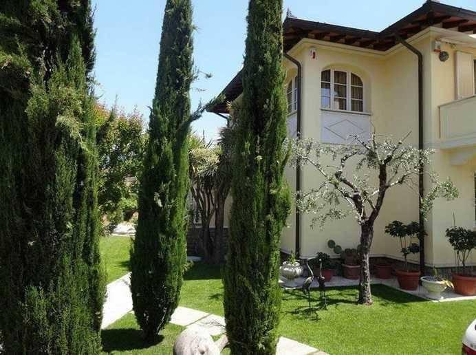 casa indipendente in vendita a Forte dei Marmi