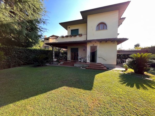 casa indipendente in vendita a Forte dei Marmi
