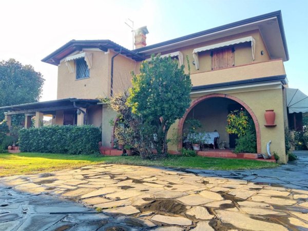 casa indipendente in vendita a Forte dei Marmi in zona Vaiana