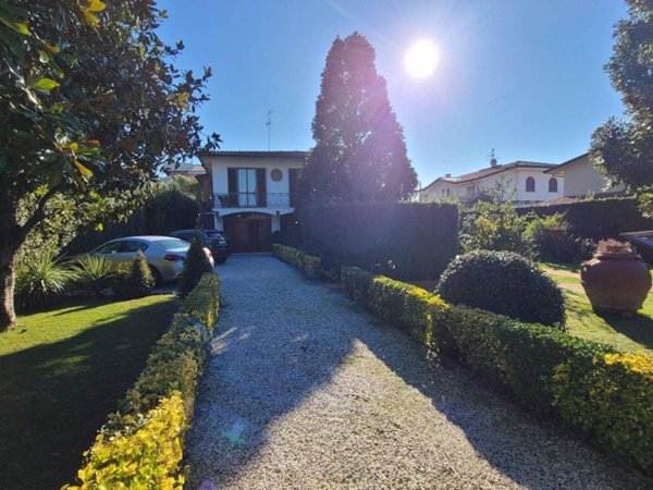 casa indipendente in vendita a Forte dei Marmi
