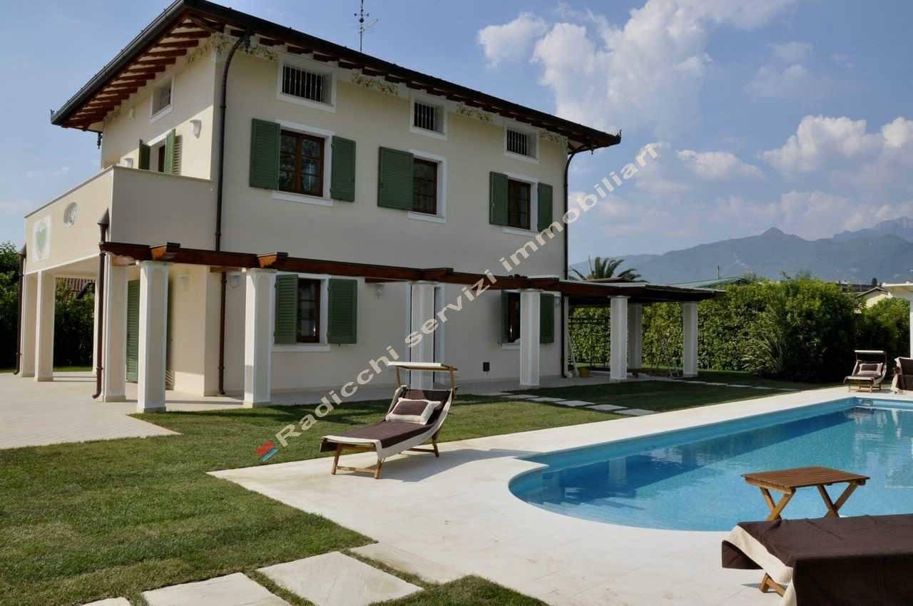 casa indipendente in vendita a Forte dei Marmi