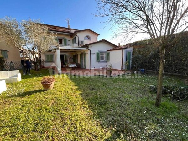 casa indipendente in vendita a Forte dei Marmi