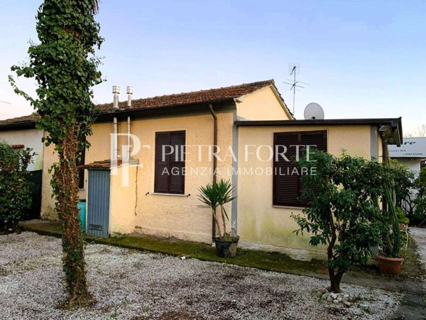 casa indipendente in vendita a Forte dei Marmi