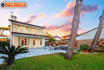 casa indipendente in vendita a Forte dei Marmi in zona Vittoria Apuana