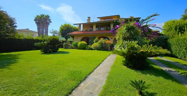 casa indipendente in vendita a Forte dei Marmi