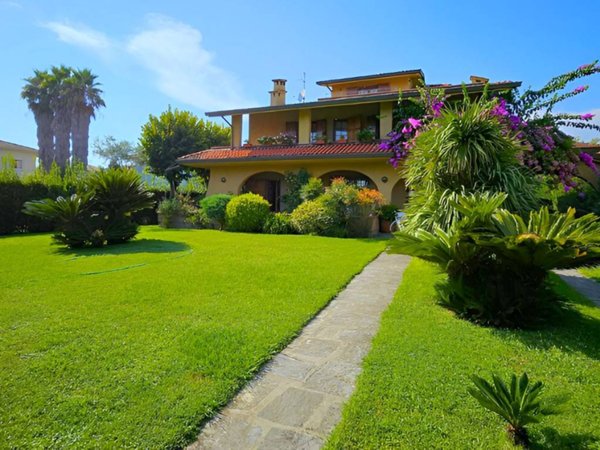 casa indipendente in vendita a Forte dei Marmi