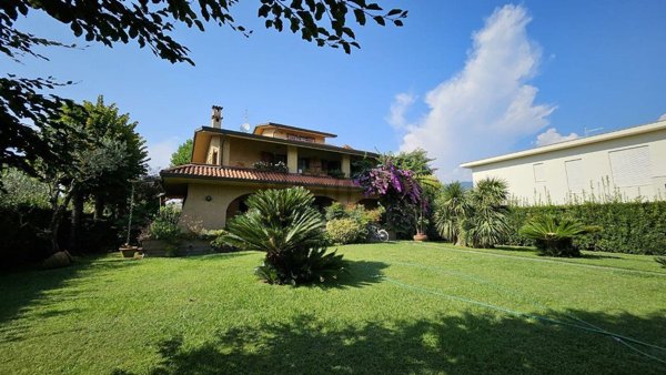 casa indipendente in vendita a Forte dei Marmi