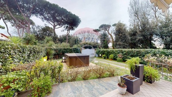 casa indipendente in vendita a Forte dei Marmi