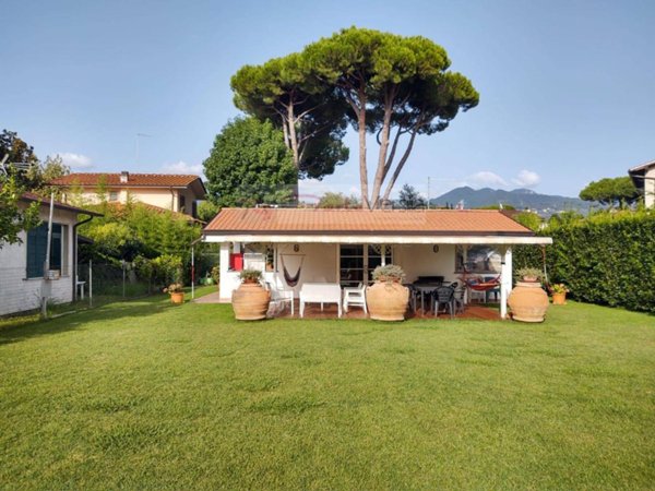 appartamento in vendita a Forte dei Marmi in zona Roma Imperiale