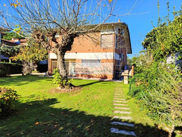 casa indipendente in vendita a Forte dei Marmi