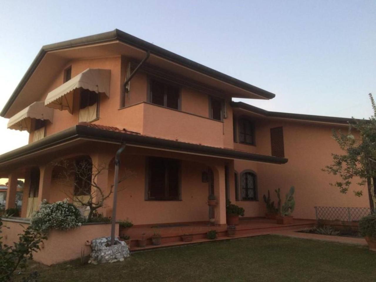 casa indipendente in vendita a Forte dei Marmi