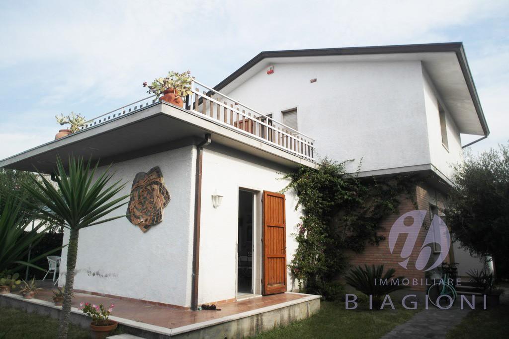 casa indipendente in vendita a Forte dei Marmi