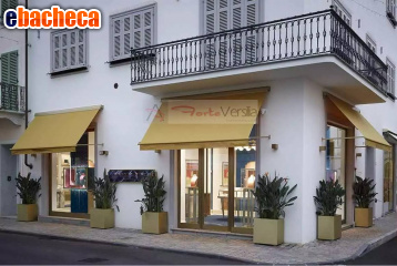 locale commerciale in vendita a Forte dei Marmi
