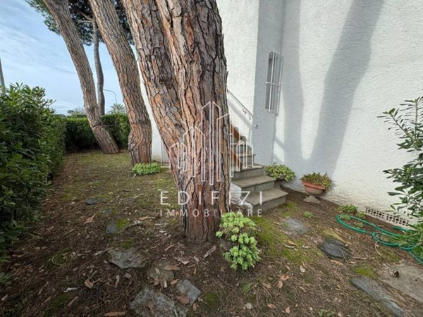 appartamento in vendita a Forte dei Marmi in zona Vittoria Apuana