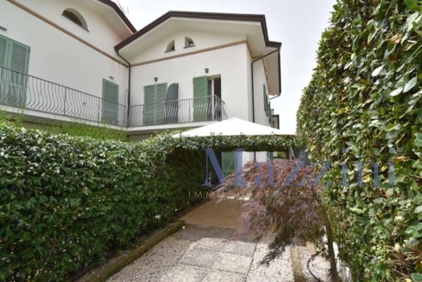 casa indipendente in vendita a Forte dei Marmi