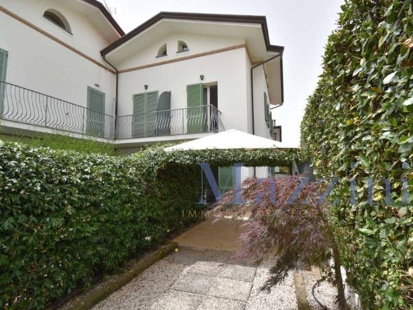 casa indipendente in vendita a Forte dei Marmi