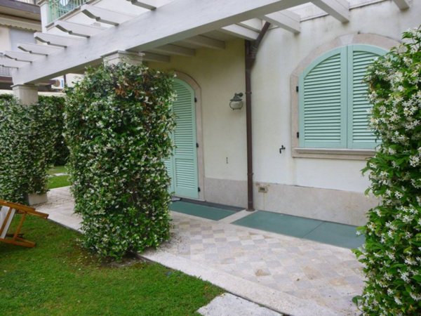 casa indipendente in vendita a Forte dei Marmi