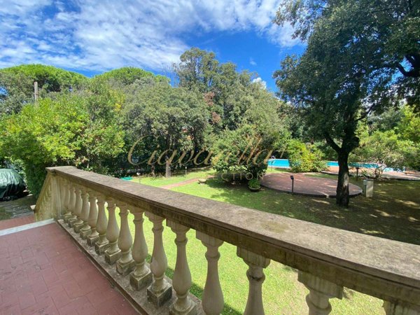 casa indipendente in vendita a Forte dei Marmi